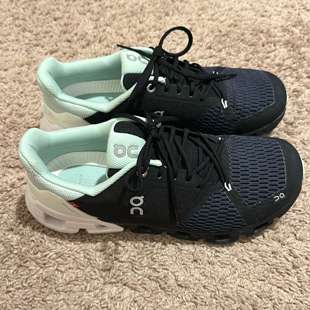 On Running Shoes Cloudflyer Women’s Black/Green 8.5
